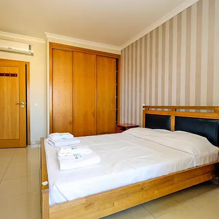 C07 - 3 Bed Luxury Penthouse In Downtown